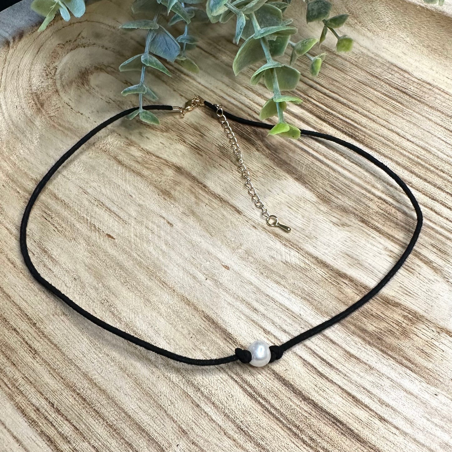 Black/Pearl Choker LS