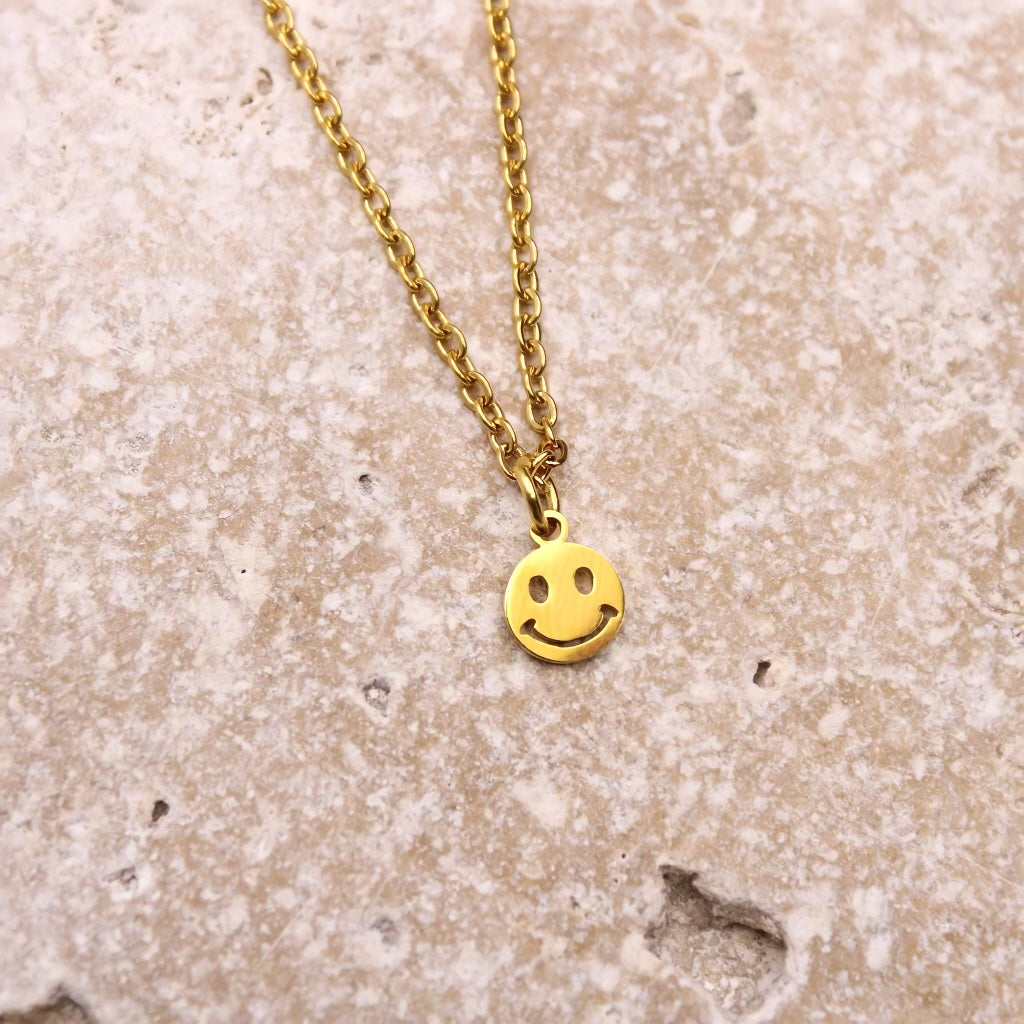 Avey Necklace