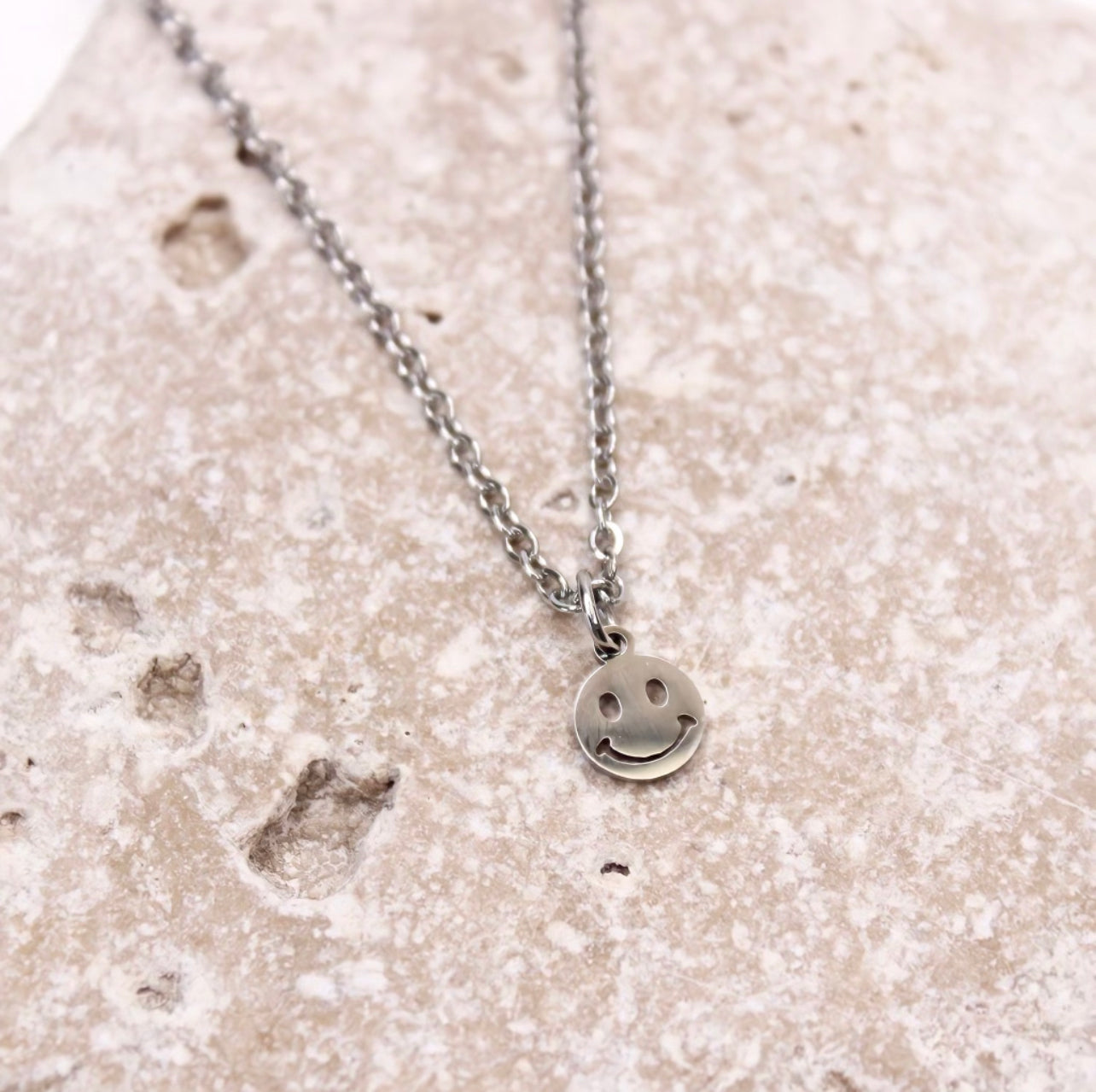 Avey Necklace